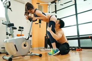 Xin gã chồng đi tập gym, vợ yêu "đi ngoài" với anh pt