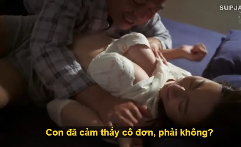 Thấy con trai mãi mê công việc để bạn gái của con trai cô đơn, bố ông xã làm liều đè nắc con dâu